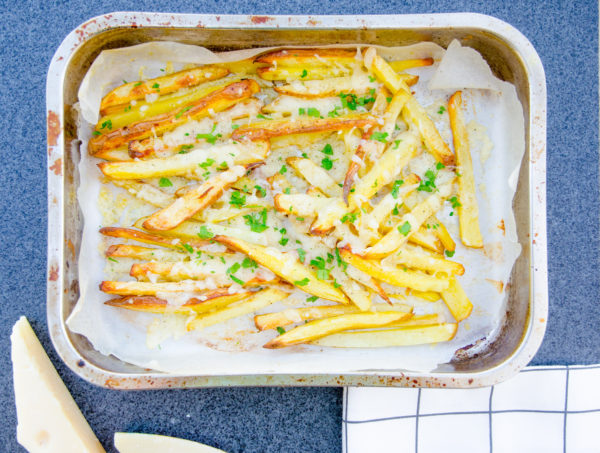 Pommes frites med parmesan - Cheesy fries